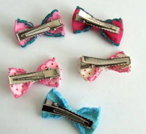 Hunde Spange auf Klip RETRO DOTS