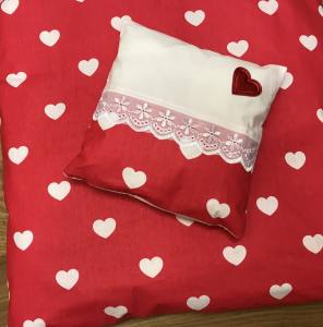 Hunde Bettdecke mit Kissen LITTLE RED HEART HANDMADE