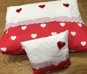 Hunde Bettdecke mit Kissen LITTLE RED HEART HANDMADE