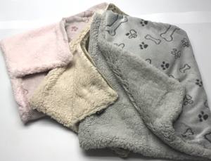 Hunde-Decke Kuscheldecke KNOCHEN