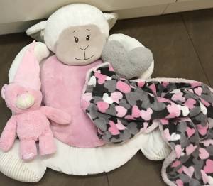 Hundebett SHEEP GRAU-ROSA HERZ inkl.Decke,Kissen ,Spielzeug