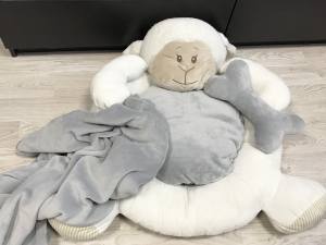 Hundebett SHEEP GREY inkl.Decke,Kissen ,Herz Spielzeug
