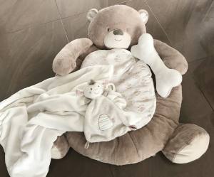 Hundebett Teddy beige /Pfoten ,mit Decke,Kissen,Knochen