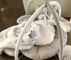 Hundebett Teddy weiß /creme mit Decke,Kissen,Knochen,Bögen