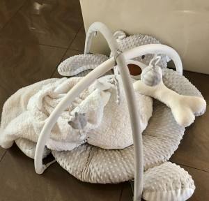 Hundebett Teddy weiß /creme mit Decke,Kissen,Knochen,Bögen