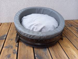 Hundebett aus Stahlfass, Loft ,Upcycling.