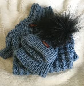 Hundepullover ,Strickpullover mit Mütze  BELLO BLAU Handarbeit