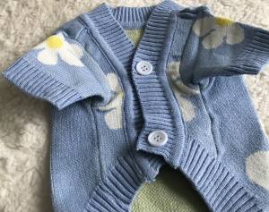 Hundepullover mit Knöpfen für Hunde BLAUE BLUME