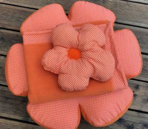 Hundebett RIESEN BLUME ORANGE Handmade