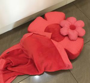 Hundebett RIESEN BLUME RED Handmade